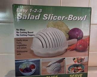 Easy 1-2-3 Salad Slicer-Bowl