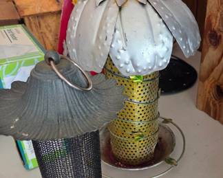 Decorative Metal Coneflower/Echinacea Bird Feeder