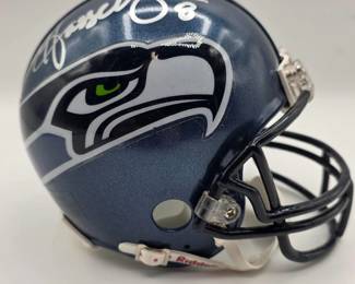 18 MattHasselbeckAutographedSeattleSeahawksSpeedMiniHelmet