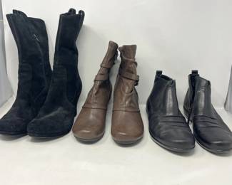 51 3WomensSize11BootsBaretrapsAetrexBrn