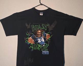 24 BeastModeGraphicTShirtAutographedBySeahawksRBMarshawnLynch