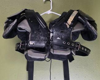 177 RawlingsSRGCombatFootballShoulderPadsWithVentiLightPadding