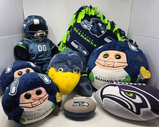 29 8SeattleSeahawksStuffedCharacters