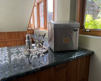 Countertop Ice Maker and Stainless Bar Set