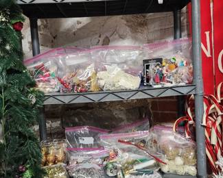 Lots more Christmas decor!