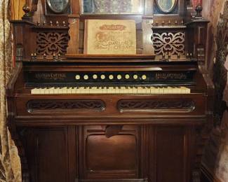 Working antique pump organ by Western Cottage of Ottawa, Ill. 