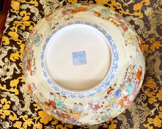 Bottom of eggshell bowl