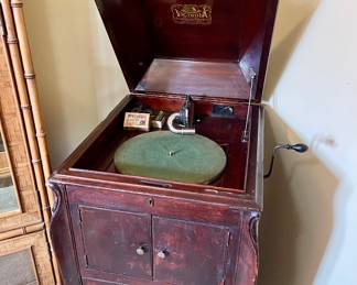 1916 Victrola - Works!!! With shellac records