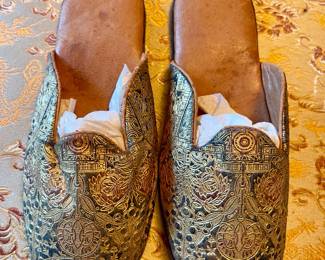 Stunning antique Chinese slippers. Circa 1910-1920. So cool!