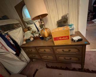 DRESSER