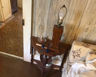 LAMP AND END TABLE