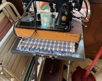 SINGER SEWING MACHINE