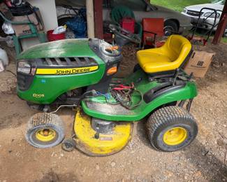 JOHN DEER LAWNMOWER