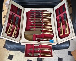 FLATWARE SET