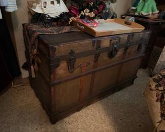 VINTAGE TRUNK