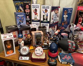 Sports Bobbleheads, Figurines + Collectibles