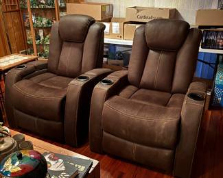 Electronic Reclining Chairs - Beautiful condition!
