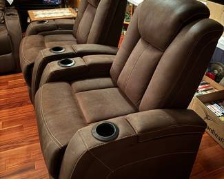 Electronic Reclining Chairs - Beautiful condition!