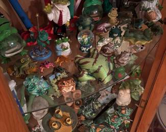 So many frogs + frog trinkets