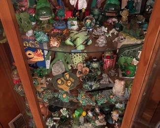 So many frogs + frog trinkets