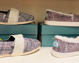 New Bob's Shoes - Size 6.5