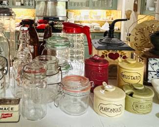 Close-up Vintage Kitchen Primitives - Jars - Coffee Grinders