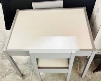 Child's table w/2 chairs