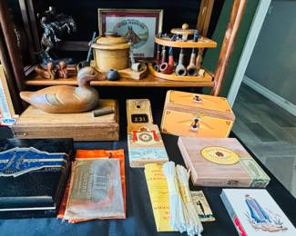 Close-up Pipe Stands / Pipes / Bronco Buster Remington Collectibles