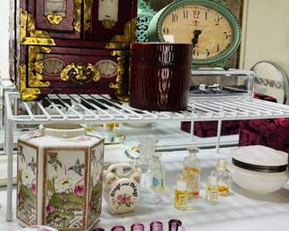 Close-up Vanity Items