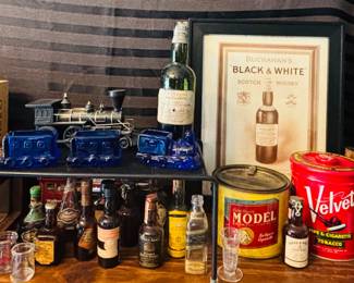 Close-up Liquor / Tobacco Collectibles