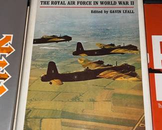 ook Collection (Antique, Vintage, Paperback, Hardcover, Etc.) - The War In The Air HardCover Book