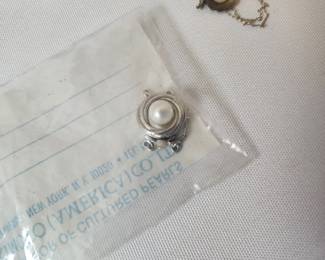 Mikimoto Pearl w Clasp