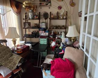 Decor, shelves, lighting
