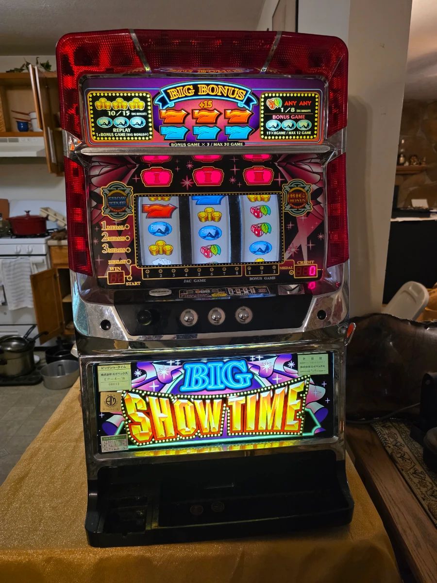 WORKS PREFECTLY! Excellent Condition!Big Showtime Japanese pachislo (slot) machine produced by Apex.