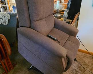 Lift Chair, excellent condition!