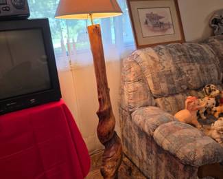 Gorgeous rustic, wooden log floor lamp!