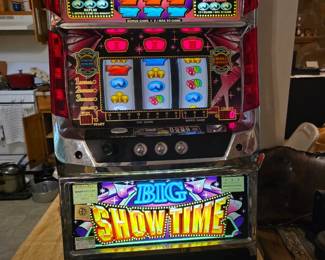 WORKS PREFECTLY! Excellent Condition!Big Showtime Japanese pachislo (slot) machine produced by Apex.