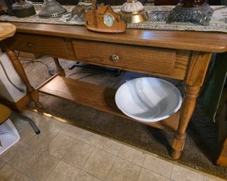 Beautiful oak sofa table.