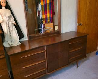 mid-century modern dresser with mirror by United Furniture, signature sculpted drawer design and tapered legs.