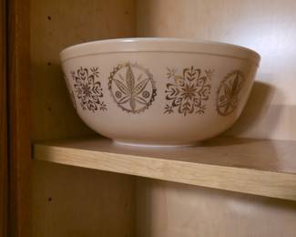 Vintage Pyrex Gold Hex mixing Bowl