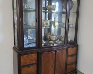 Broyhill Ming Dynasty China Cabinet