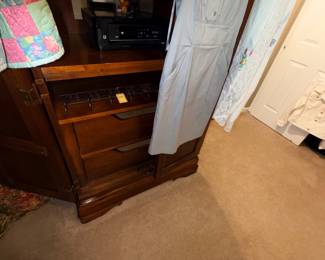 Items Located in The 2nd Bedroom