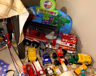 Items Located in The Lower Level 2nd Bedroom ~ Christmas & Holiday ~ Toys ~ Sorts Collectibles