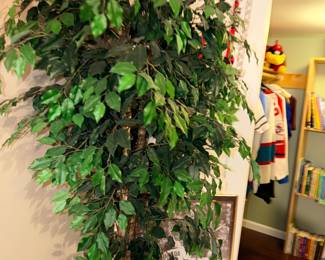 Items Located in The Lower Level 2nd Bedroom ~ Christmas & Holiday ~ Toys ~ Sorts Collectibles