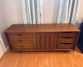 004 Beautiful Mainline By Hooker Dresser