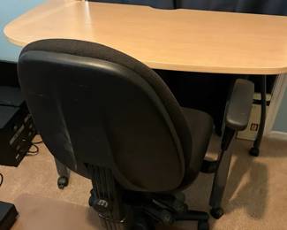 Cool Workstation With Nice Office Chair