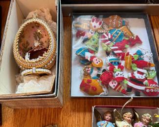 vtg mini felt ornament set, vtg egg diorama nativy scene