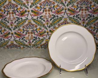 (Herend) Pair of White Porcelain Plates with Gold Rim