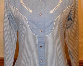1980s Lady Wrangler Chambray Cotton Western shirt
