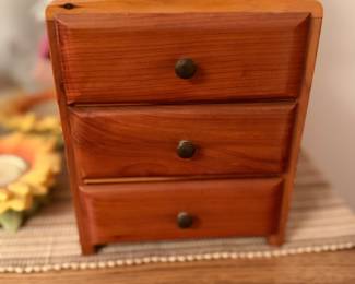 Vintage little tiny dresser (jewelry box)